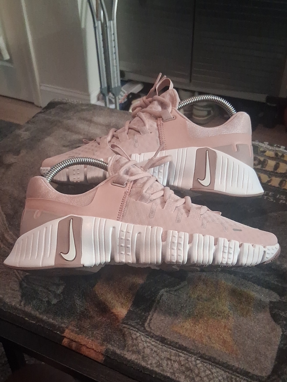 Nike Women’s Free Metcon 5 "Pink Oxford". Lightly Worn, Bottoms Look Brand New